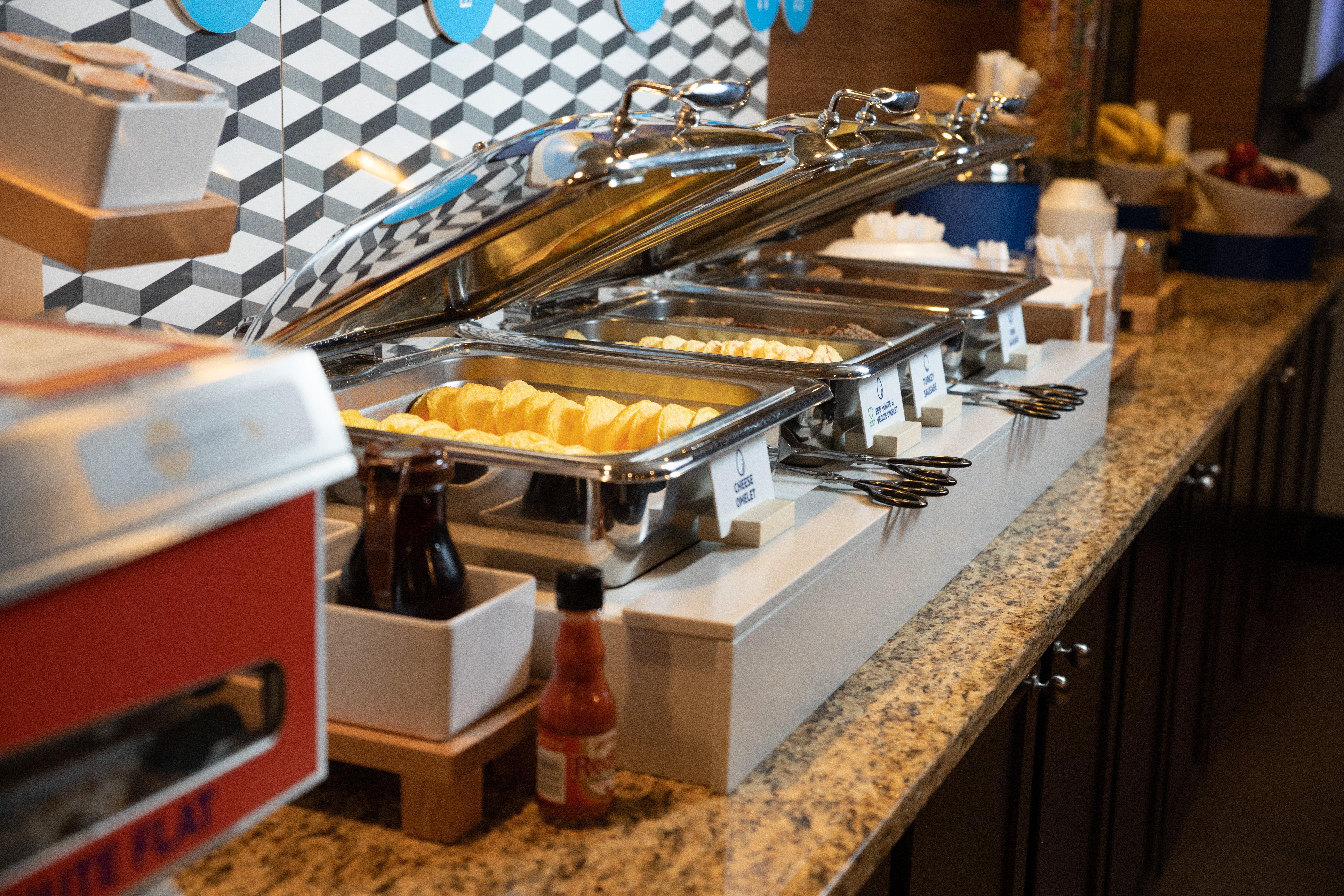 Holiday Inn Express Bloomington West By Ihg Dış mekan fotoğraf
